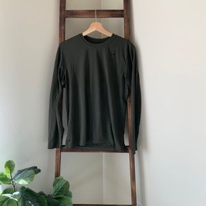 Nike Dri-Fit Men’s Medium Long Sleeve